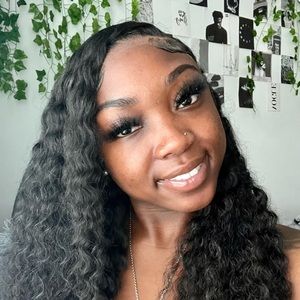 Meet your Posher, Laneshia